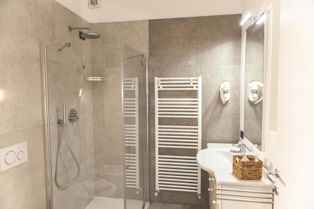 Kita House Apartment Bergamo Luaran gambar